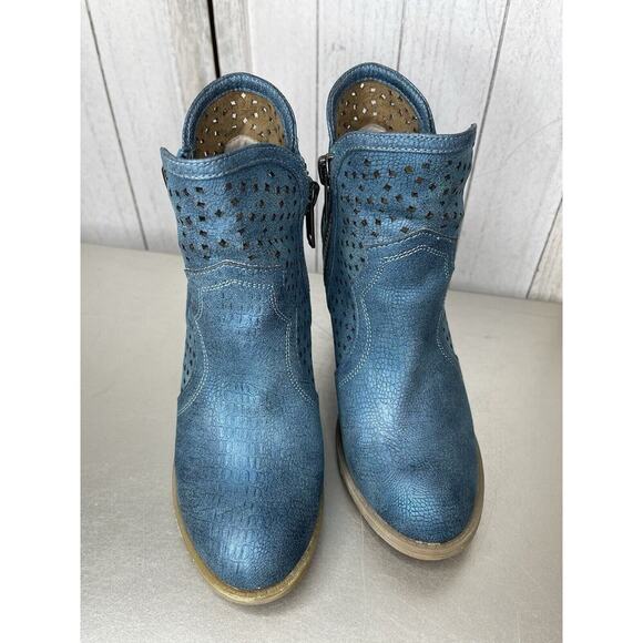 Naughty Monkey Boots Heeled Booties Bright Blue Diamond Perforated Size 7.5 - Picture 2 of 7